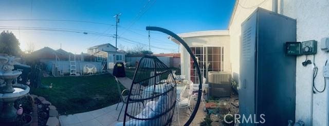 view of yard featuring a balcony