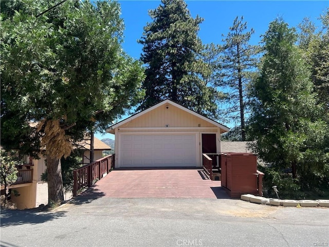 detached garage with fence