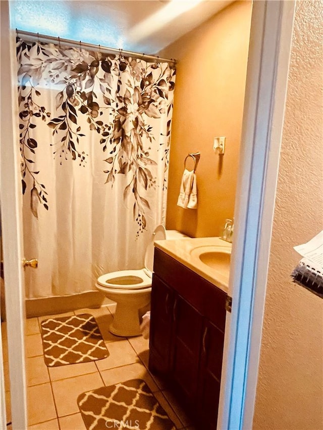 full bathroom with tile patterned flooring, curtained shower, toilet, and vanity