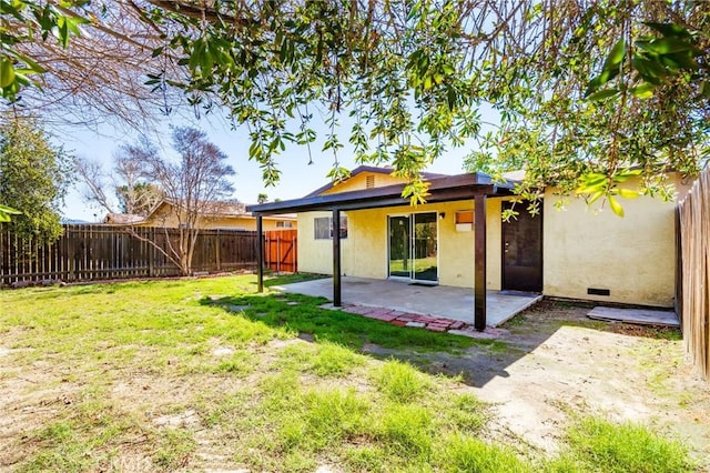 back of property featuring a patio area, stucco siding, a yard, and a fenced backyard