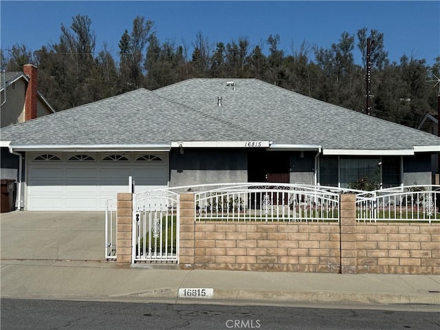 view of front of home featuring stucco siding, roof with shingles, an attached garage, and fence