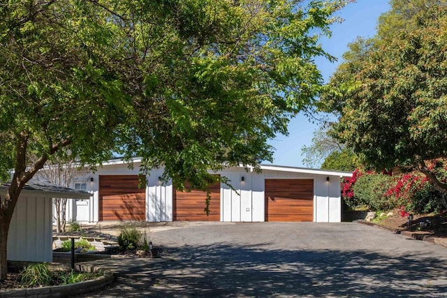 view of front of house featuring a detached garage and an outdoor structure