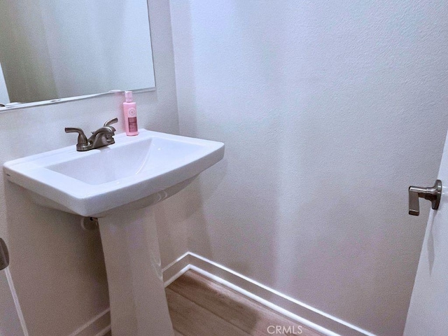 bathroom featuring a sink