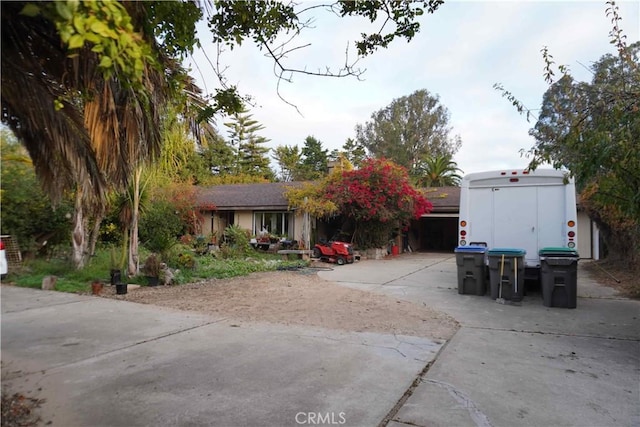 view of front of house featuring concrete driveway