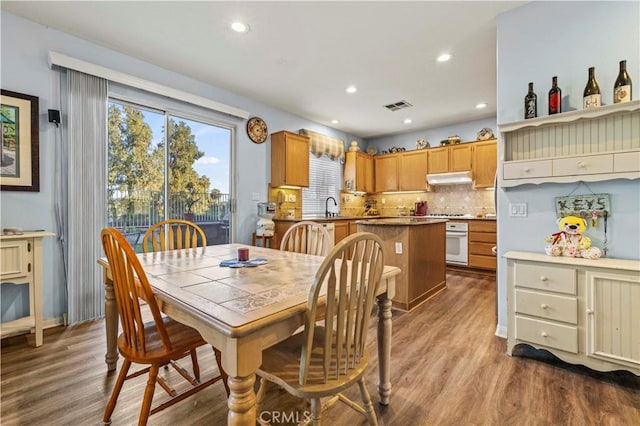 27950 Periwinkle Ln, Valencia, CA 91354 - dining room with wood finished floors and recessed lighting