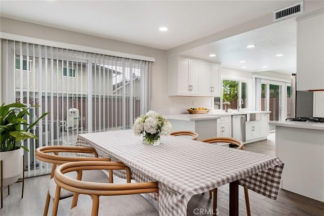 dining area featuring light wood-type flooring, visible vents, and recessed lighting