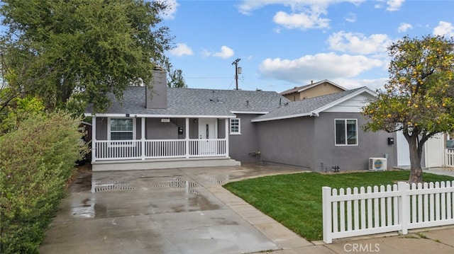 view of front of house with ac unit, fence, covered porch, a front yard, and a shingled roof