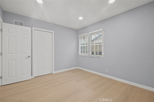 unfurnished bedroom featuring light wood-style flooring, recessed lighting, baseboards, and visible vents