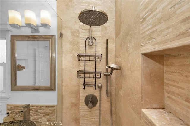 bathroom featuring tiled shower