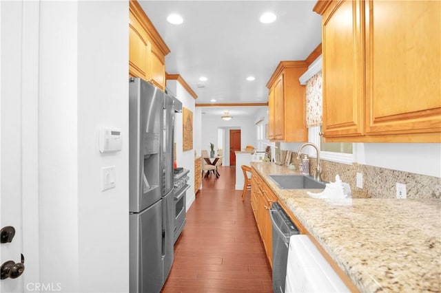 kitchen with a sink, recessed lighting, wood finished floors, and stainless steel appliances