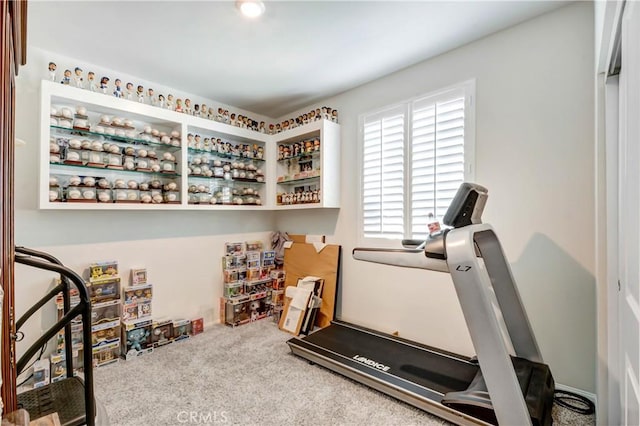 exercise room with carpet flooring