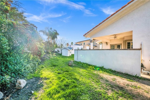view of yard featuring a ceiling fan