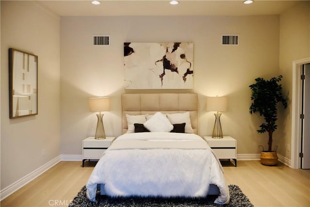 bedroom with visible vents, recessed lighting, baseboards, and wood finished floors