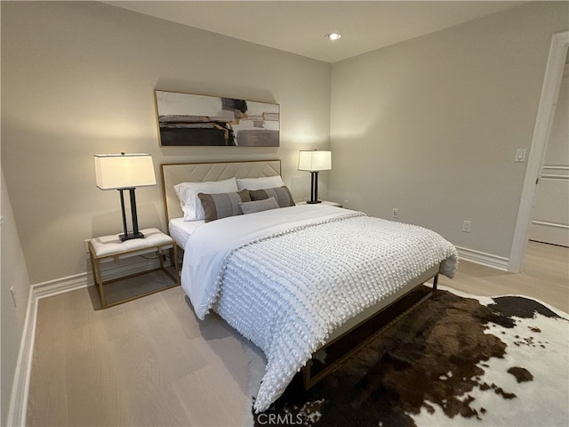 bedroom with light wood-style flooring, recessed lighting, and baseboards