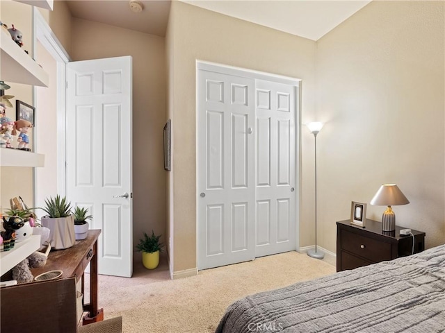 bedroom featuring lofted ceiling, carpet, and baseboards