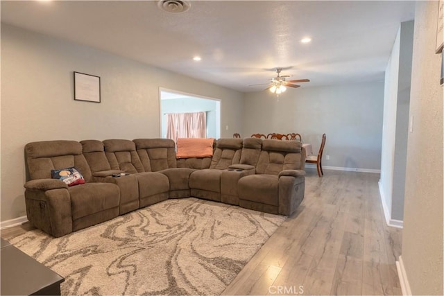 living area featuring visible vents, baseboards, light wood-style flooring, recessed lighting, and ceiling fan