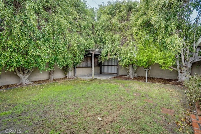 6432 Weber Cir, Huntington Beach, CA 92647 - view of yard featuring a fenced backyard