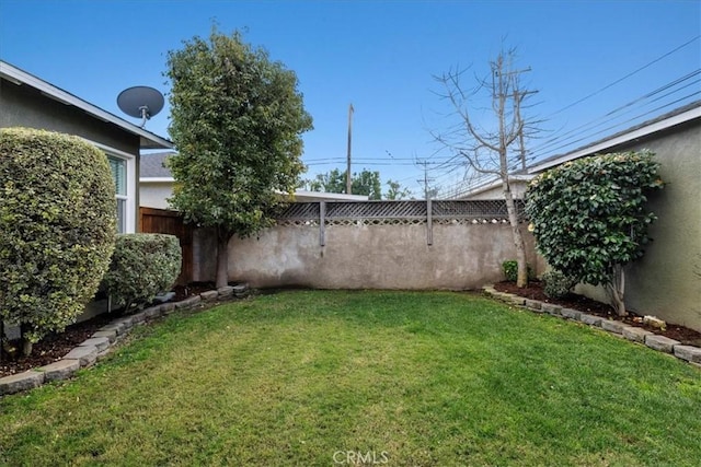 view of yard featuring a fenced backyard