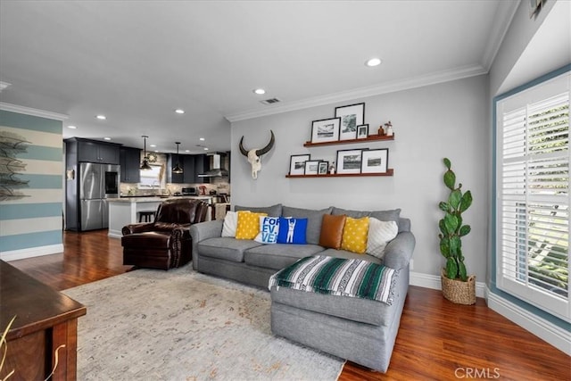 living room with recessed lighting, crown molding, baseboards, and dark wood-style flooring