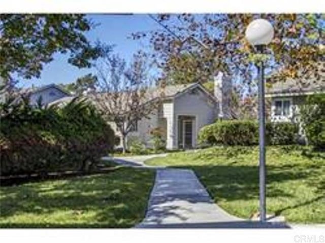 view of front of house with a front yard