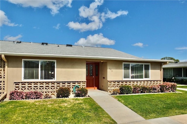 view of front of home featuring a front lawn and stucco siding