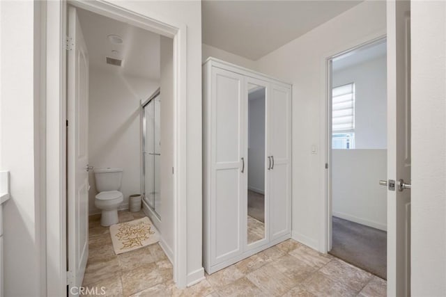 full bathroom with visible vents, baseboards, toilet, and a stall shower