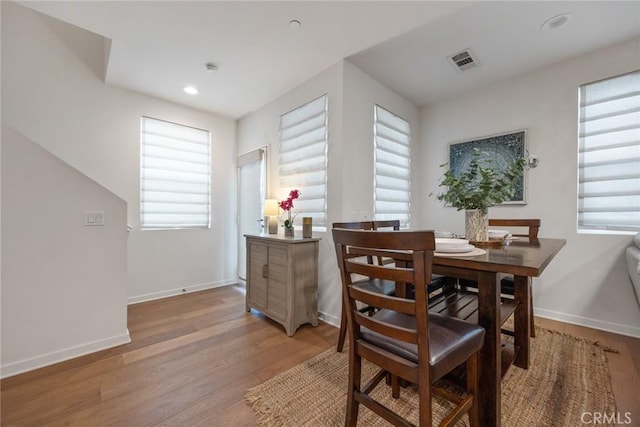 dining room featuring recessed lighting, visible vents, baseboards, and light wood-style floors