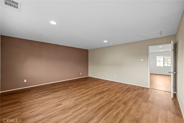 empty room featuring visible vents, light wood-style floors, and recessed lighting
