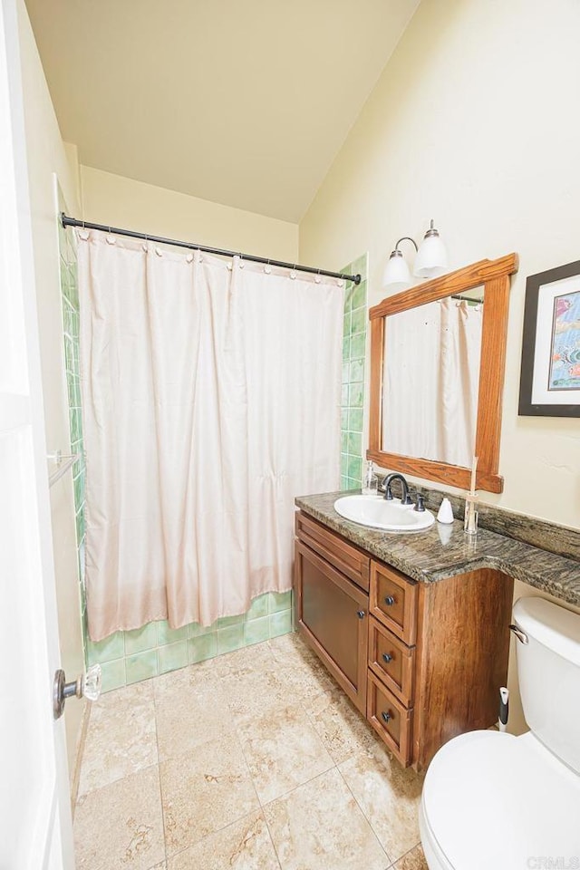 full bath with vanity, lofted ceiling, curtained shower, and toilet