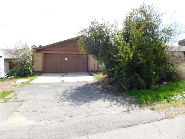 garage with aphalt driveway