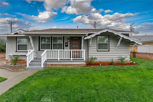 view of front facade featuring covered porch and a front yard