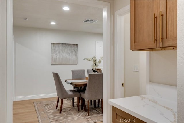 dining room with visible vents, recessed lighting, light wood-type flooring, and baseboards