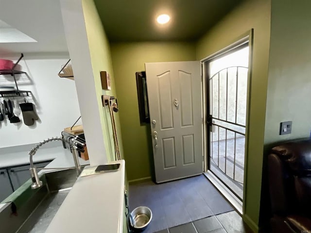 foyer entrance featuring recessed lighting