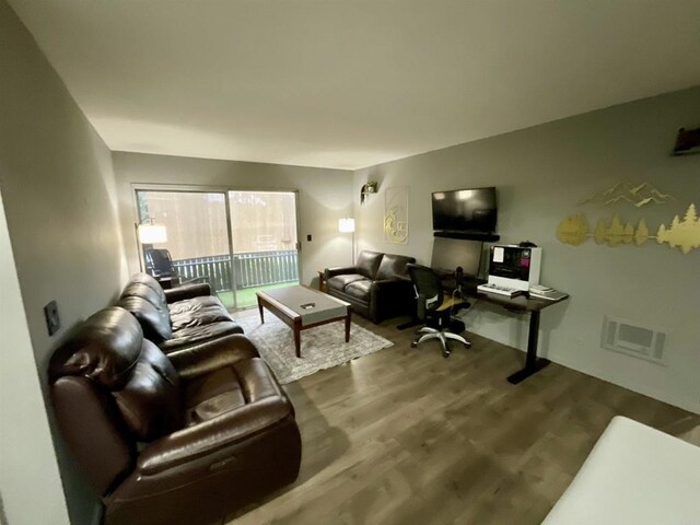 432 Edgehill Ln Unit 175, Oceanside, CA 92054 - living room featuring visible vents and wood finished floors