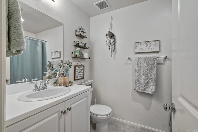 full bathroom featuring tile patterned flooring, vanity, toilet, a shower with shower curtain, and visible vents