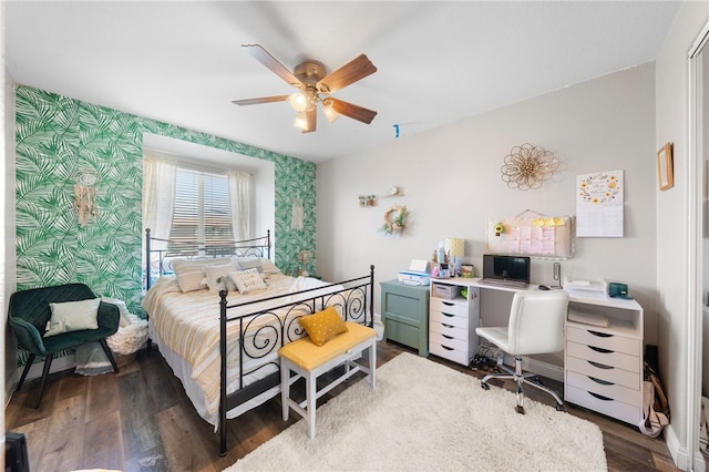 bedroom with wallpapered walls, wood finished floors, baseboards, and ceiling fan