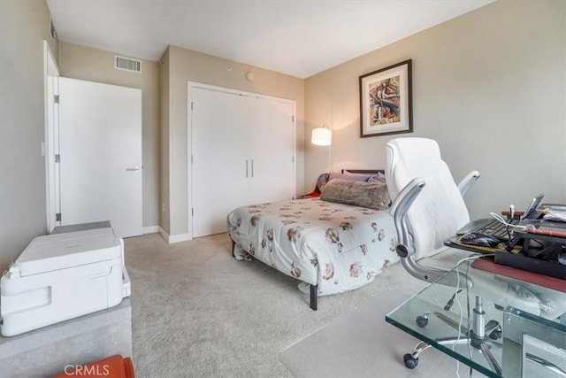 bedroom featuring a closet, visible vents, and carpet floors