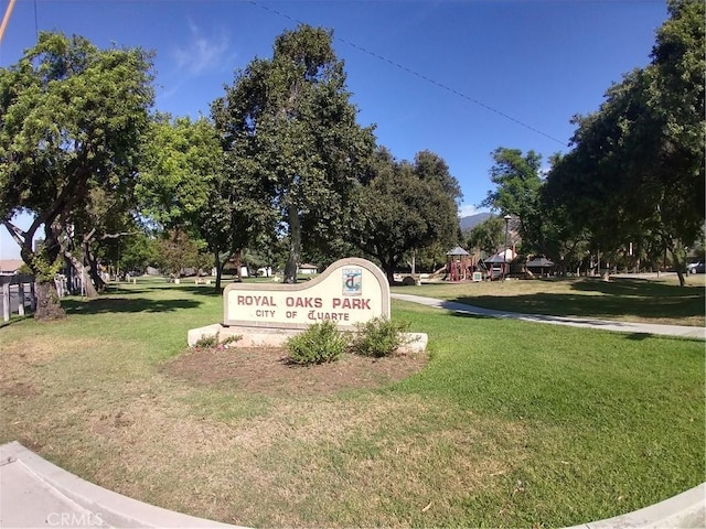 community sign with a lawn