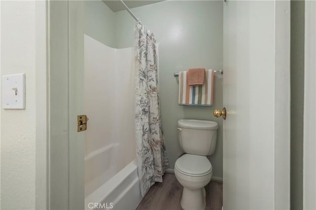 355 S Los Robles Ave Unit 310, Pasadena, CA 91101 - bathroom featuring toilet, wood finished floors, shower / bath combination with curtain, and baseboards