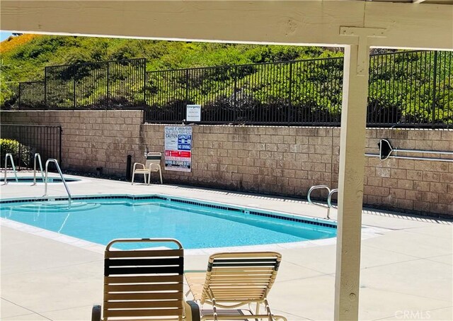 2810 Green River Rd Unit 103, Corona, CA 92882 - community pool with fence and a patio area