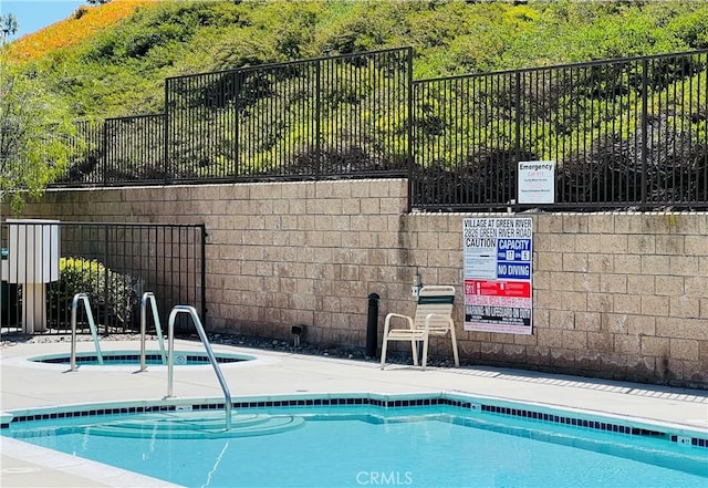 2810 Green River Rd Unit 103, Corona, CA 92882 - community pool featuring fence
