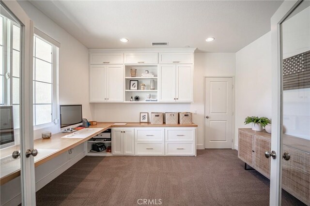 148 Mesquite Ct, Calimesa, CA 92320 - home office featuring visible vents, carpet floors, recessed lighting, and built in study area