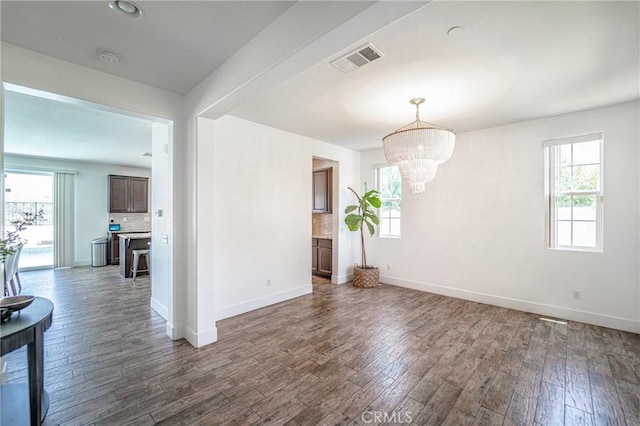 148 Mesquite Ct, Calimesa, CA 92320 - unfurnished room featuring healthy amount of natural light, dark wood-style flooring, a chandelier, and a smoke detector