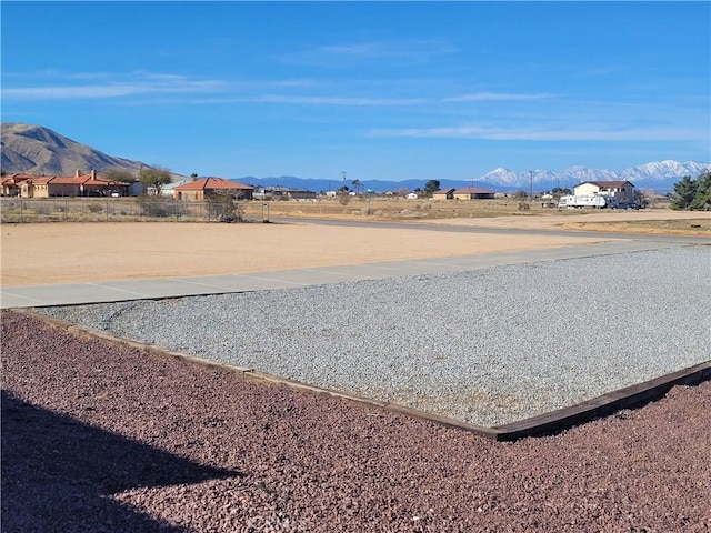 view of yard with a mountain view