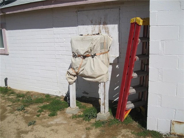 details with concrete block siding