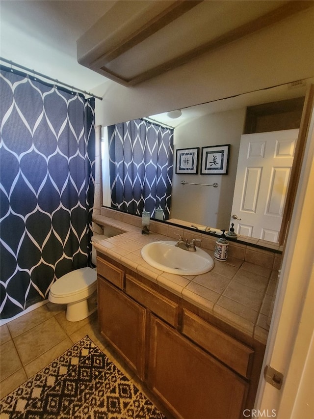full bathroom featuring tile patterned floors, vanity, toilet, and a shower with shower curtain