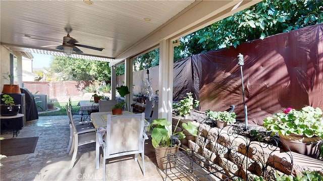 view of patio featuring a fenced backyard, outdoor dining space, and a ceiling fan
