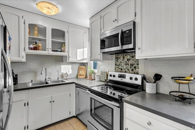 kitchen featuring a sink, tasteful backsplash, and appliances with stainless steel finishes