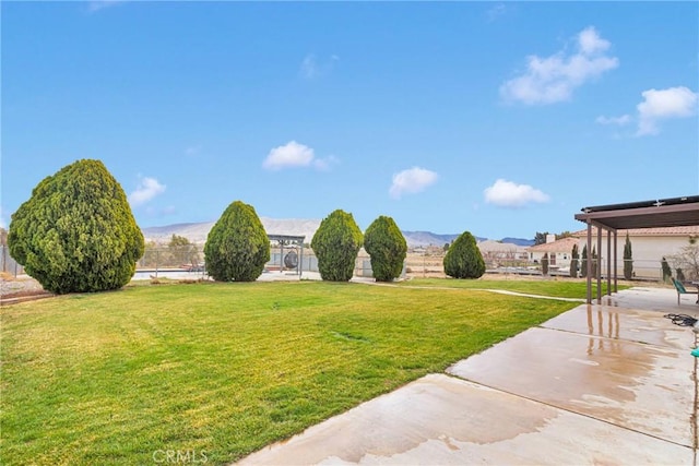 view of yard with a mountain view