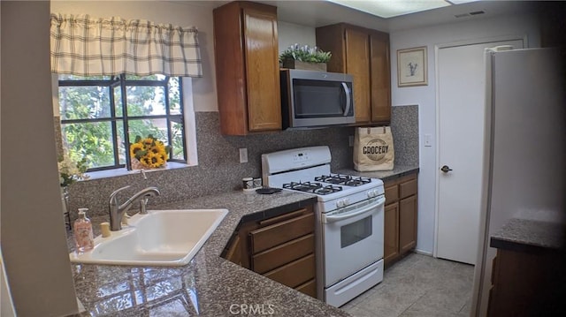 1067 Shadowridge Dr Unit 42, Vista, CA 92081 - photo 3
